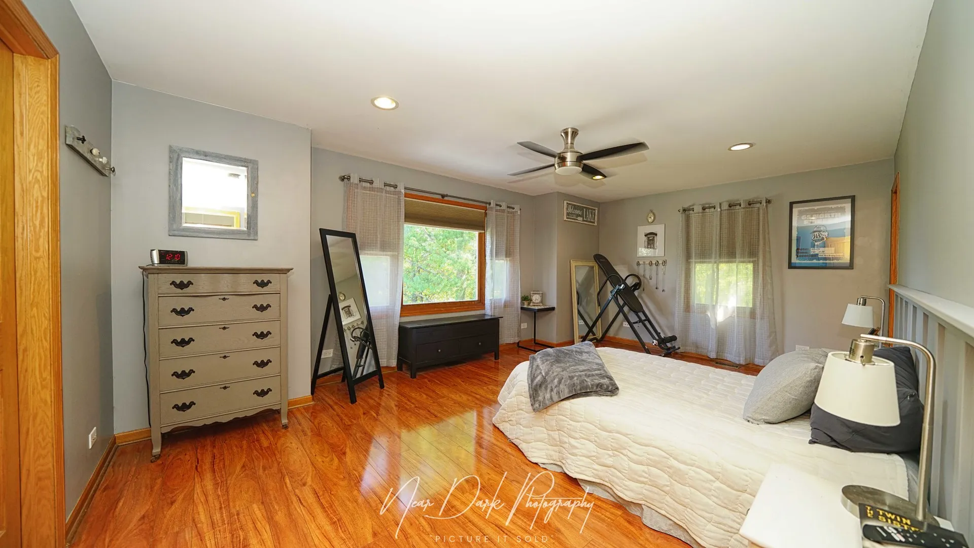 127 E GRAND Avenue IL
