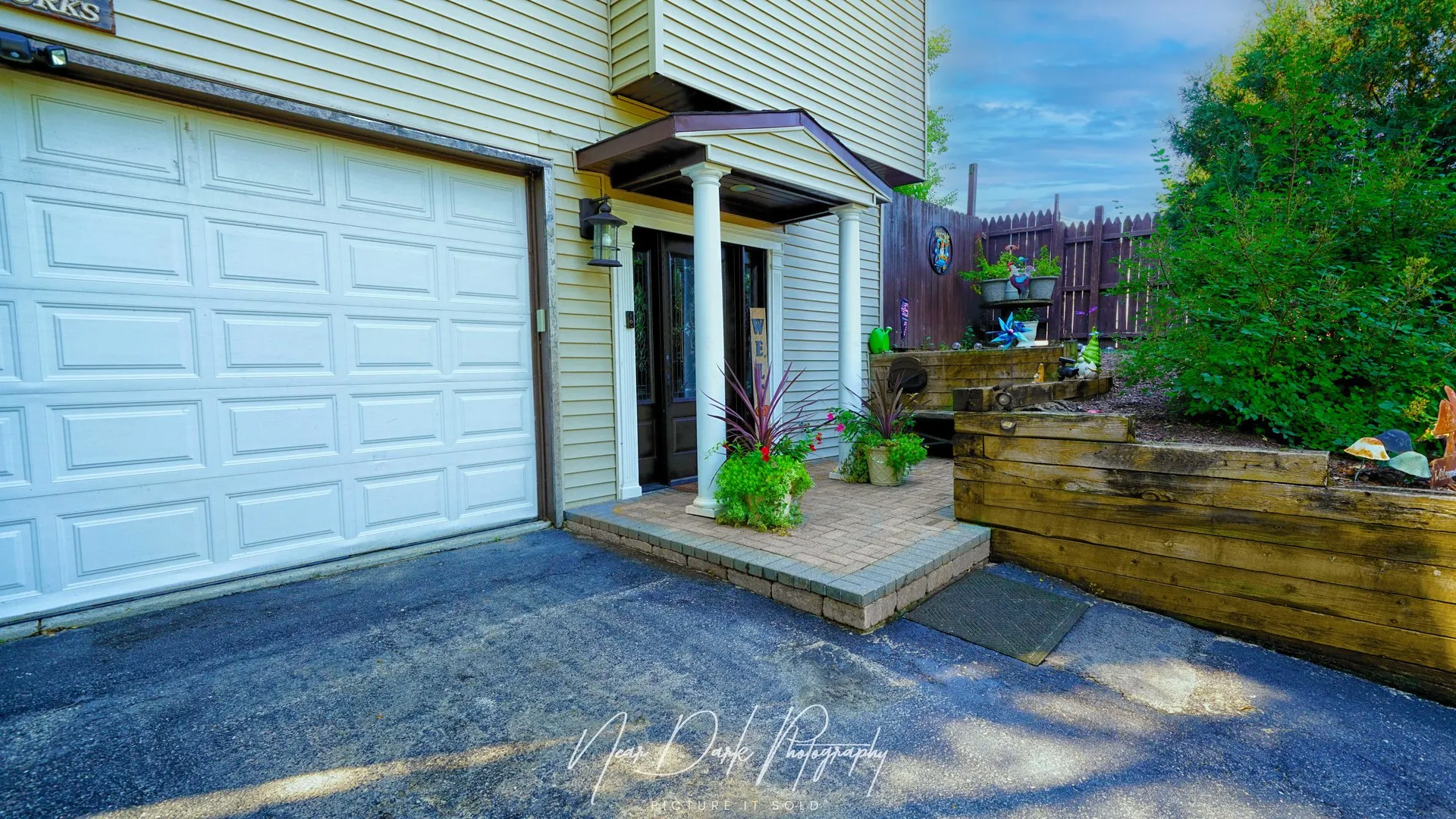 127 E GRAND Avenue IL