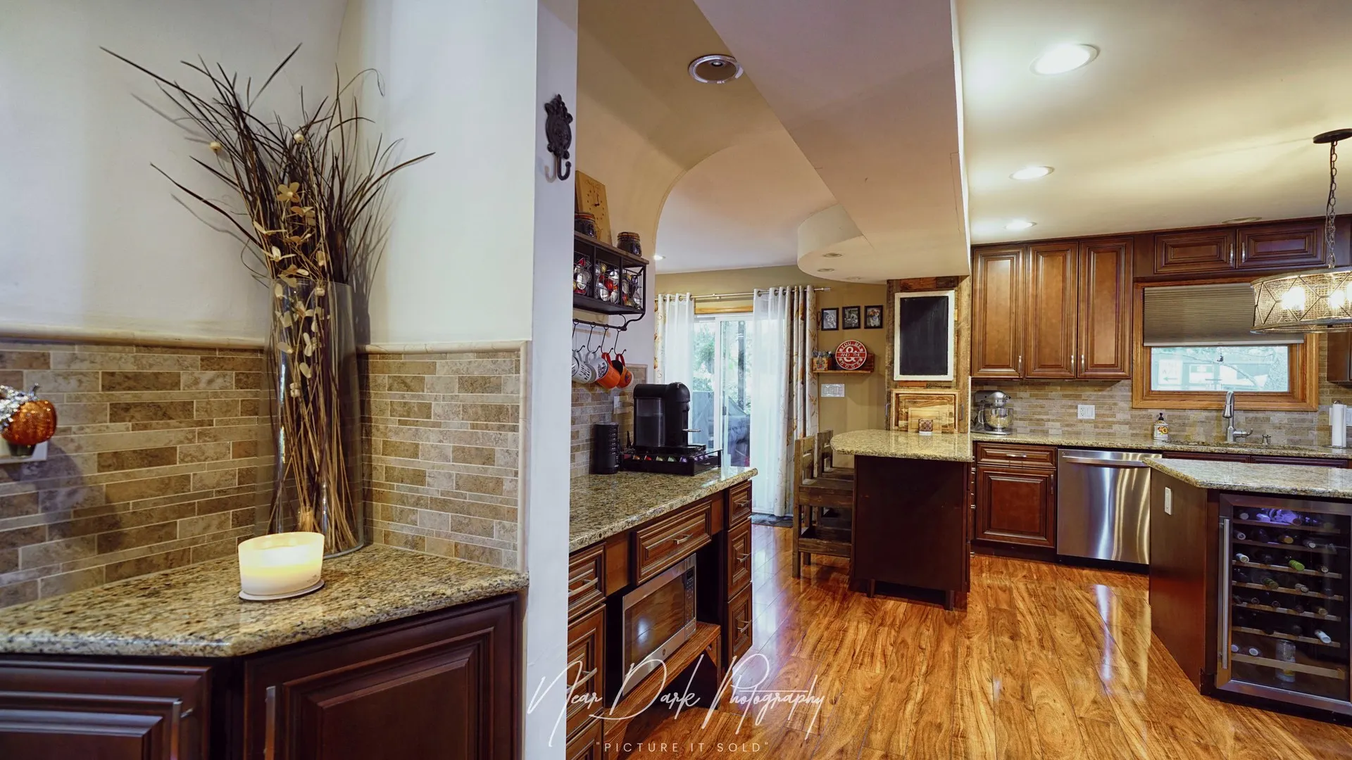 127 E GRAND Avenue IL