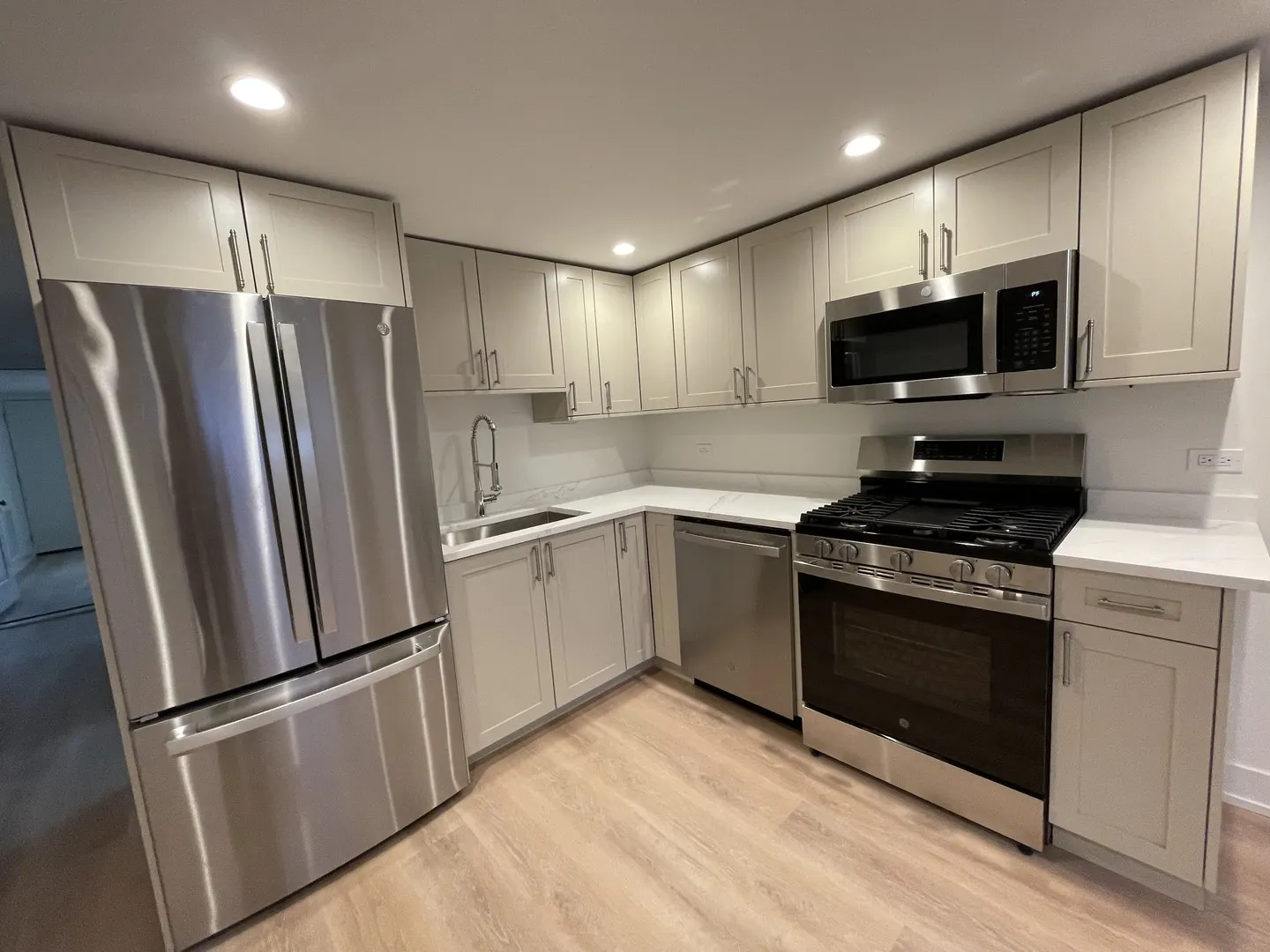 3659 W Eddy Street GF IL