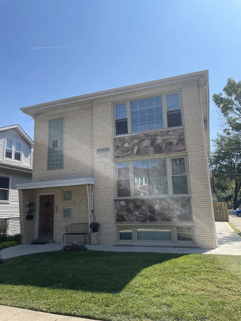 3659 W Eddy Street GF IL