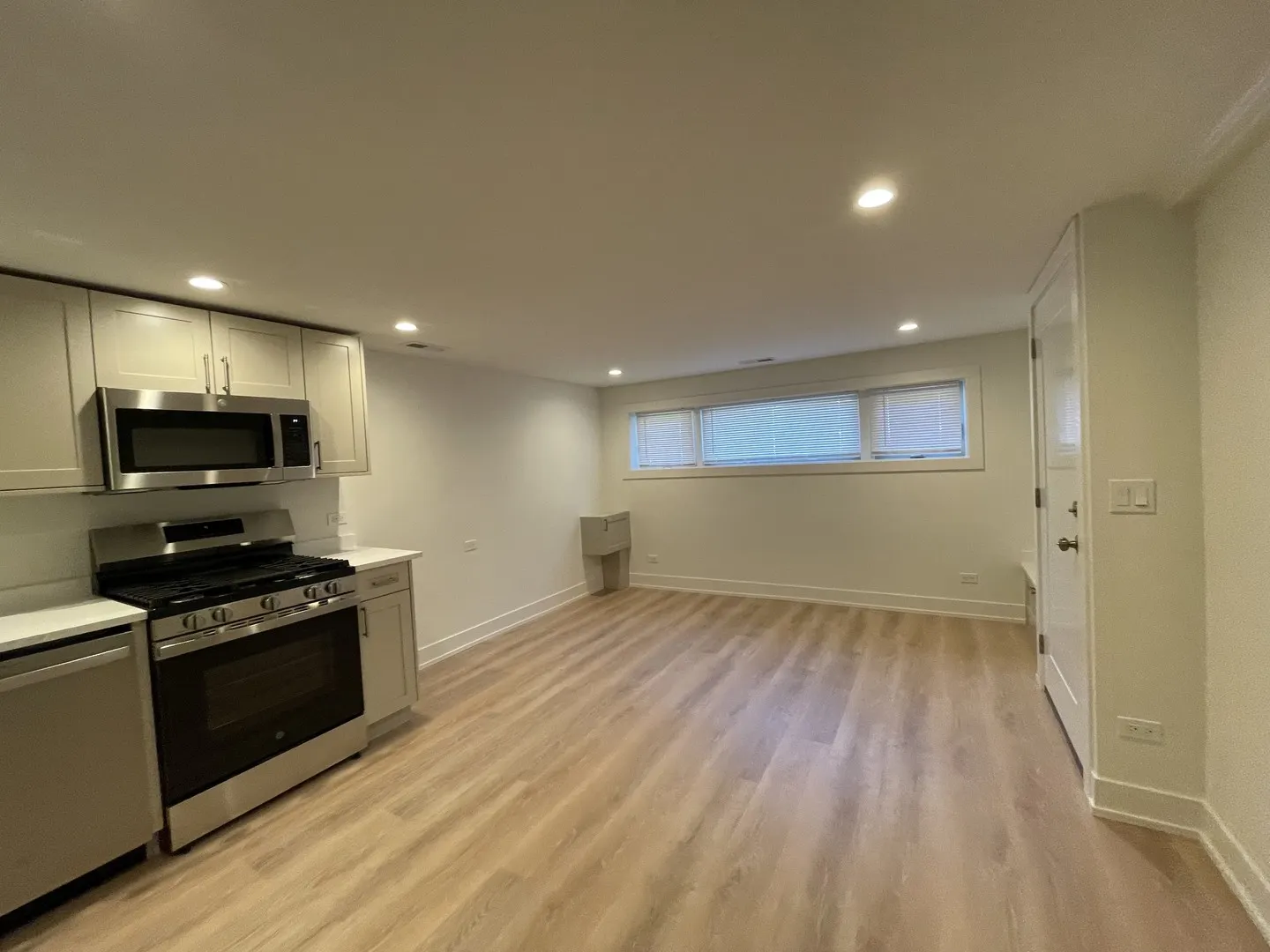 3659 W Eddy Street GF IL