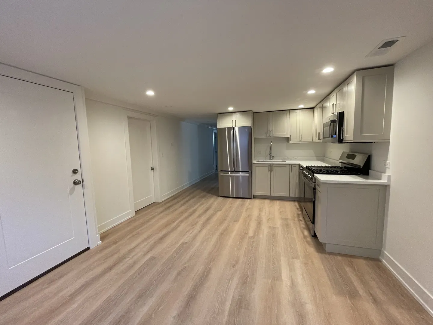 3659 W Eddy Street GF IL