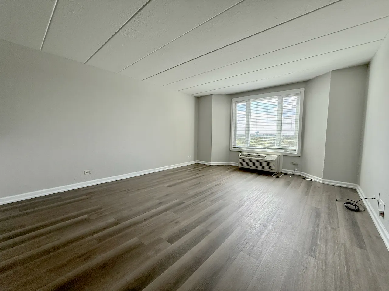 1 Renaissance Place 906 IL