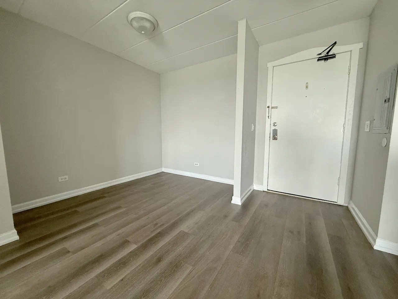 1 Renaissance Place 906 IL