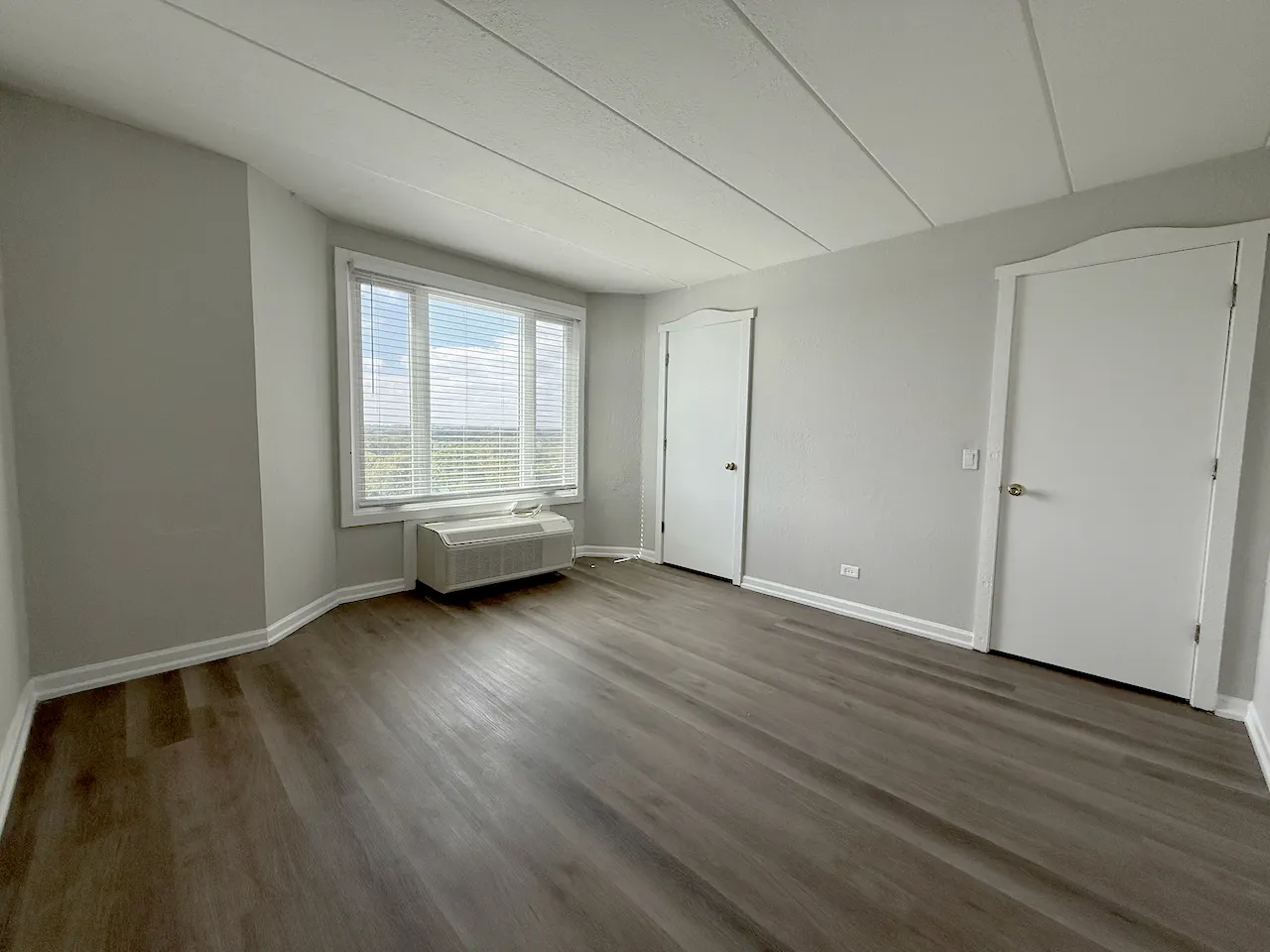 1 Renaissance Place 906 IL
