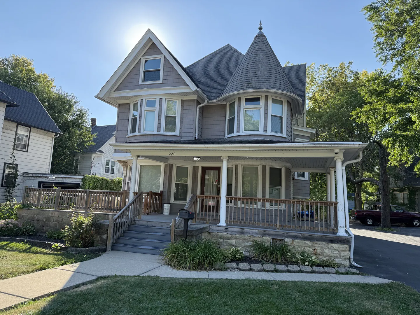 220 College Avenue 2 IL