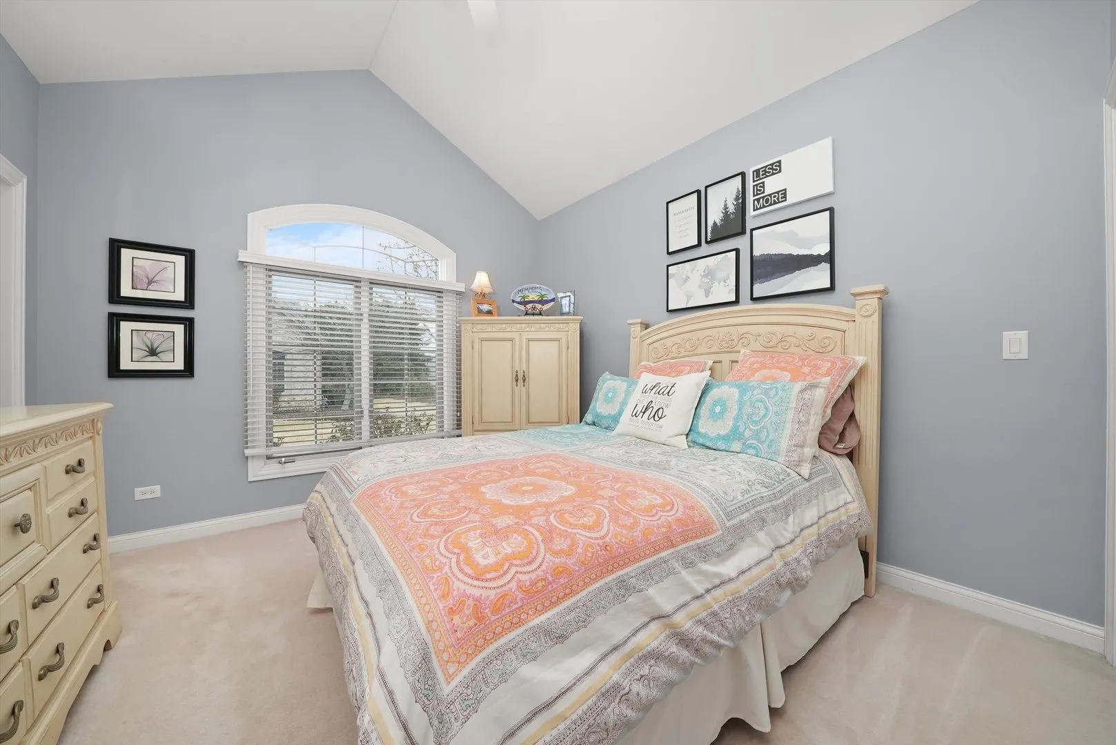 19 LAUGHRY Lane IL