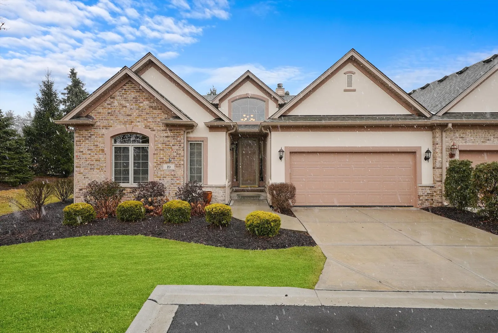 19 LAUGHRY Lane IL