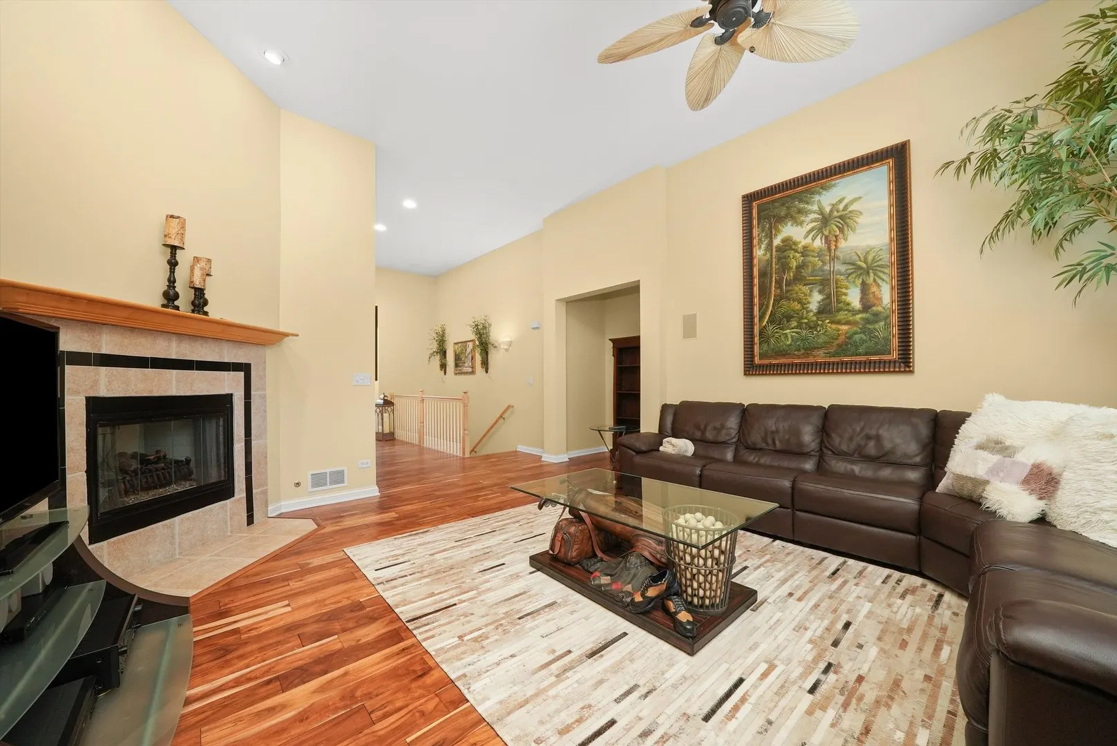 19 LAUGHRY Lane IL
