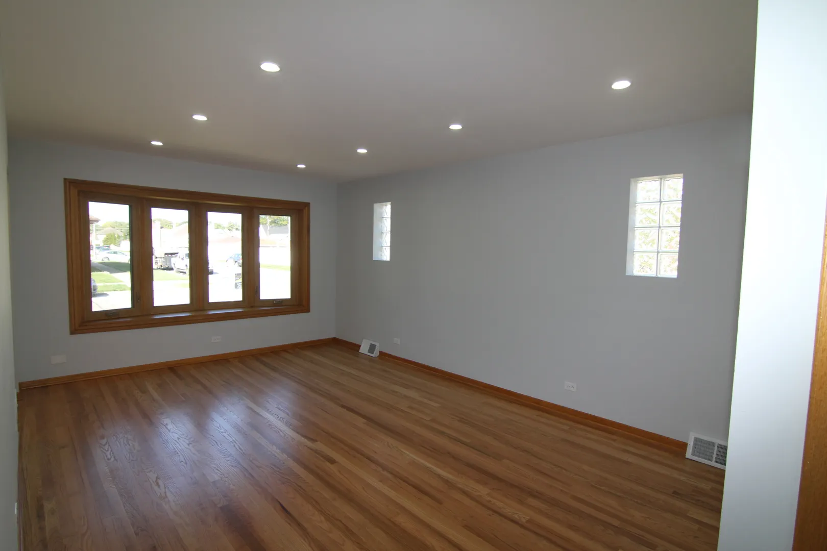 3759 N Pioneer Avenue IL
