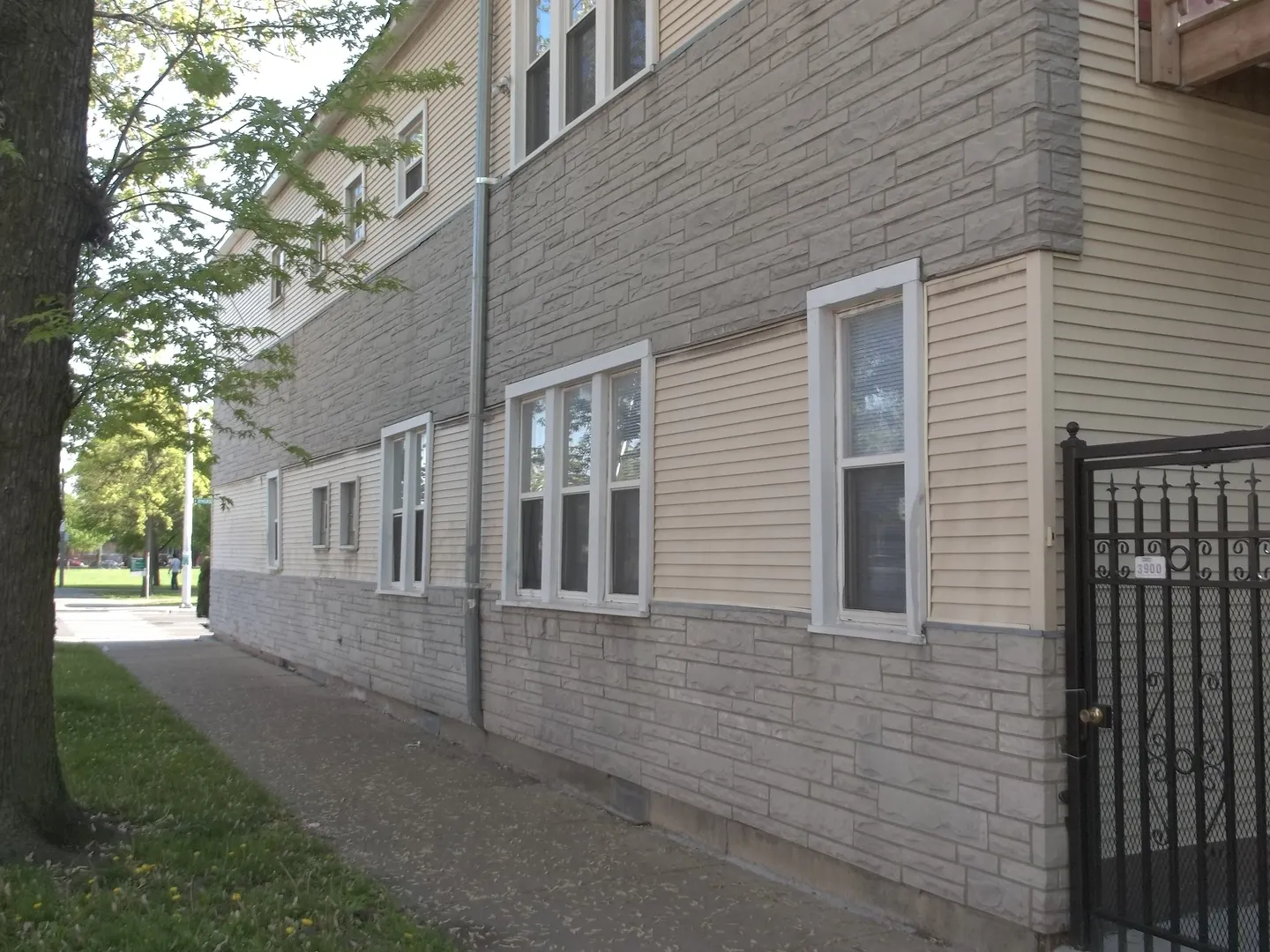 3900 W Diversey Avenue 2F IL