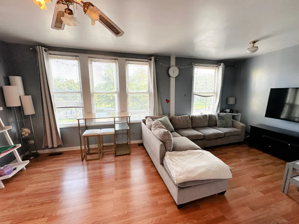 3900 W Diversey Avenue 2F IL