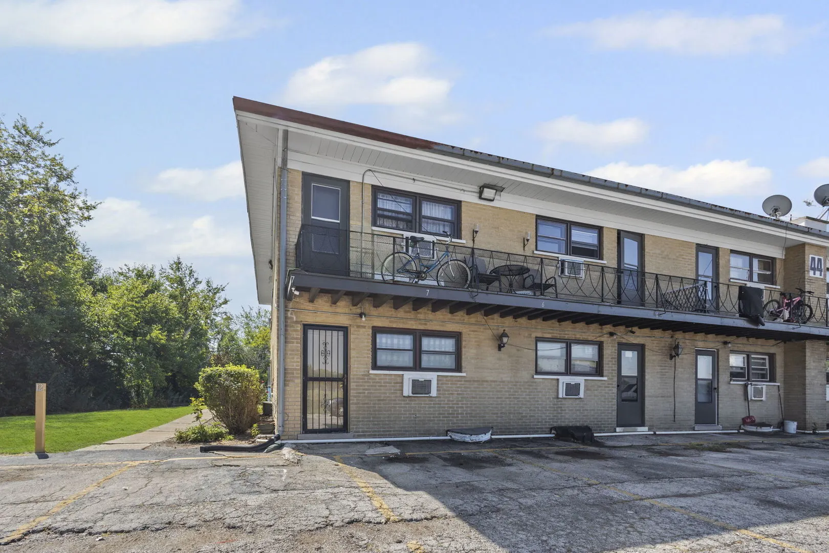 44 King Arthur Court 7 IL