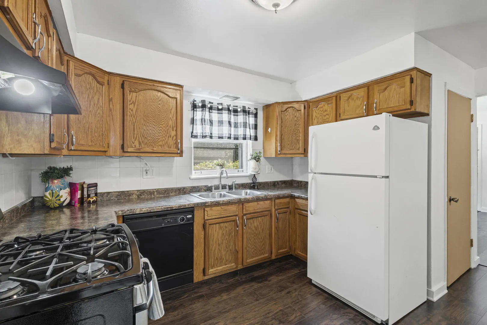 44 King Arthur Court 7 IL