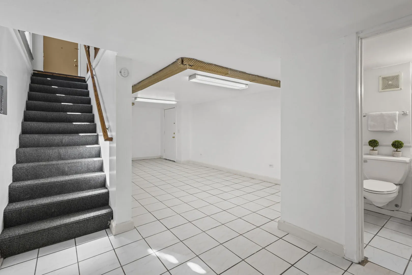 44 King Arthur Court 7 IL