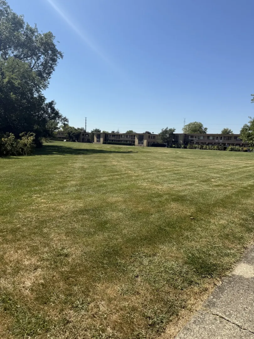 44 King Arthur Court 7 IL