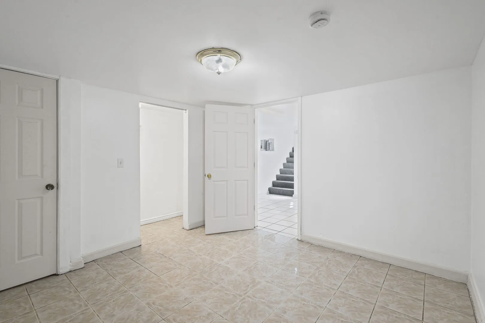 44 King Arthur Court 7 IL