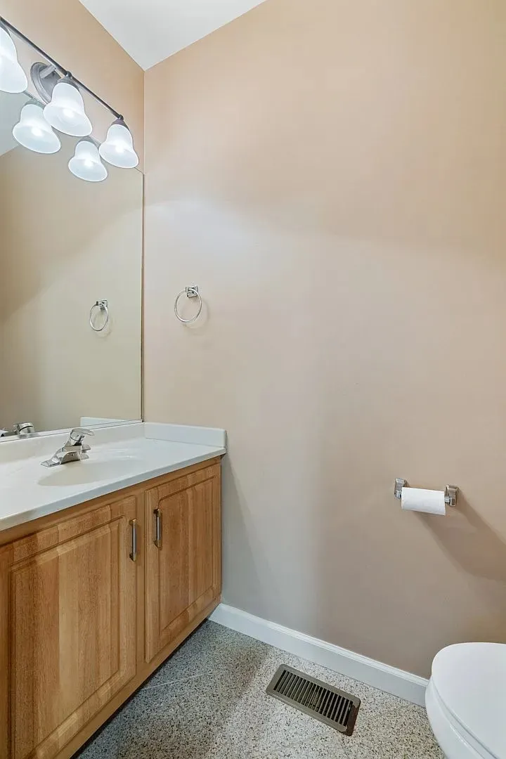 720 W Eastman Street IL