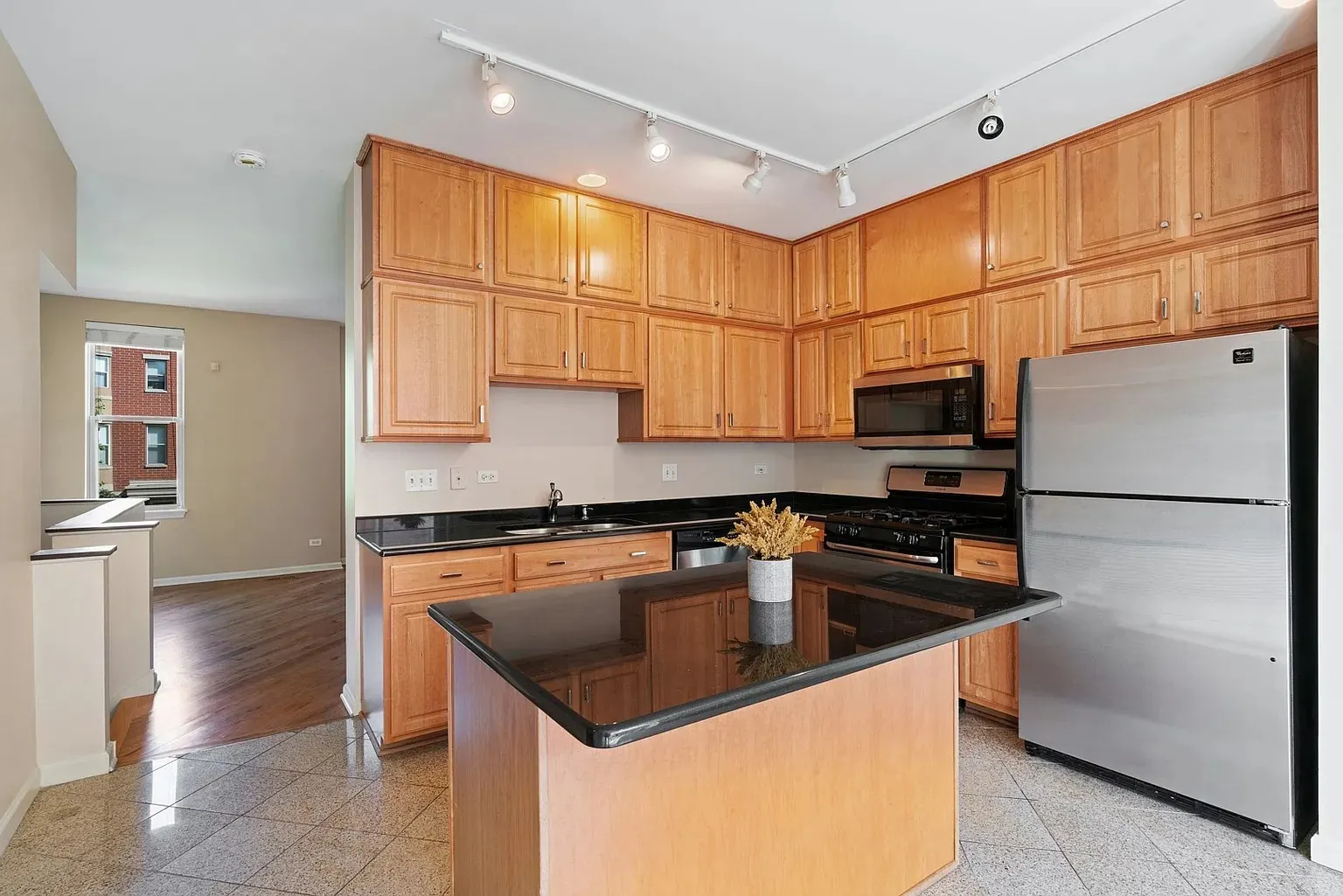 720 W Eastman Street IL