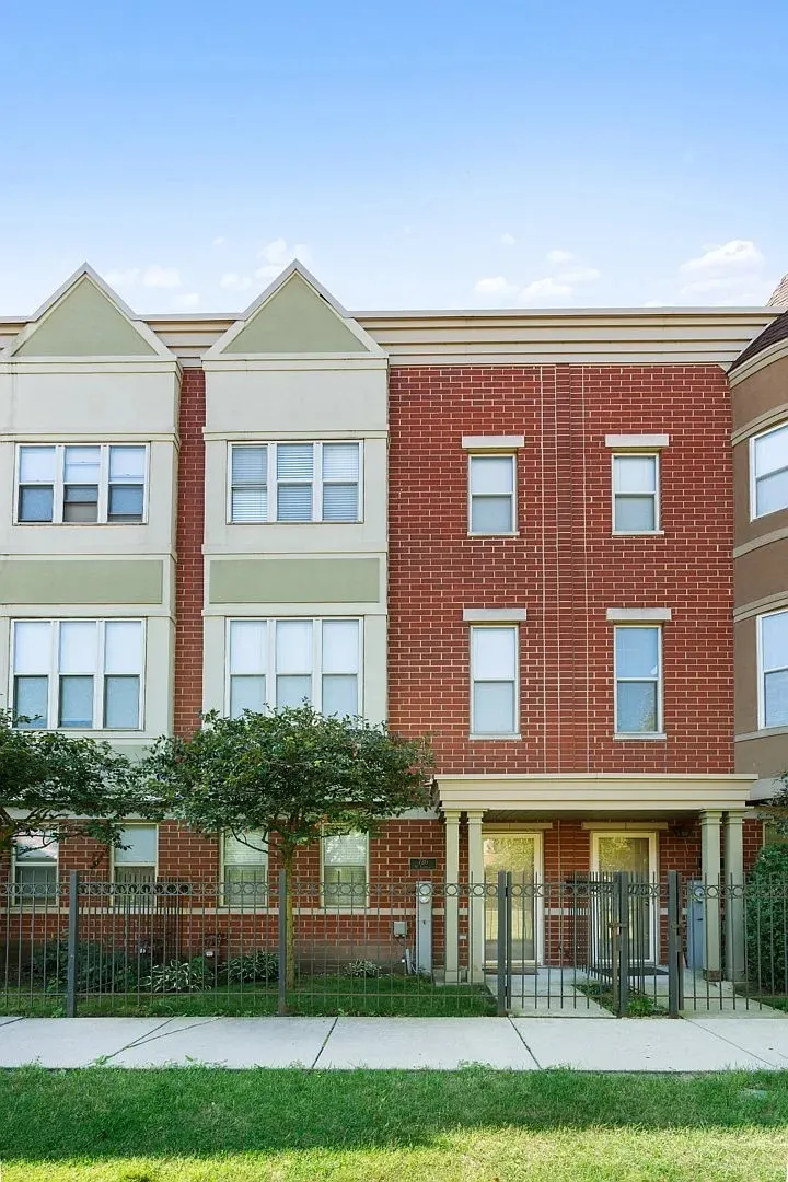 720 W Eastman Street IL