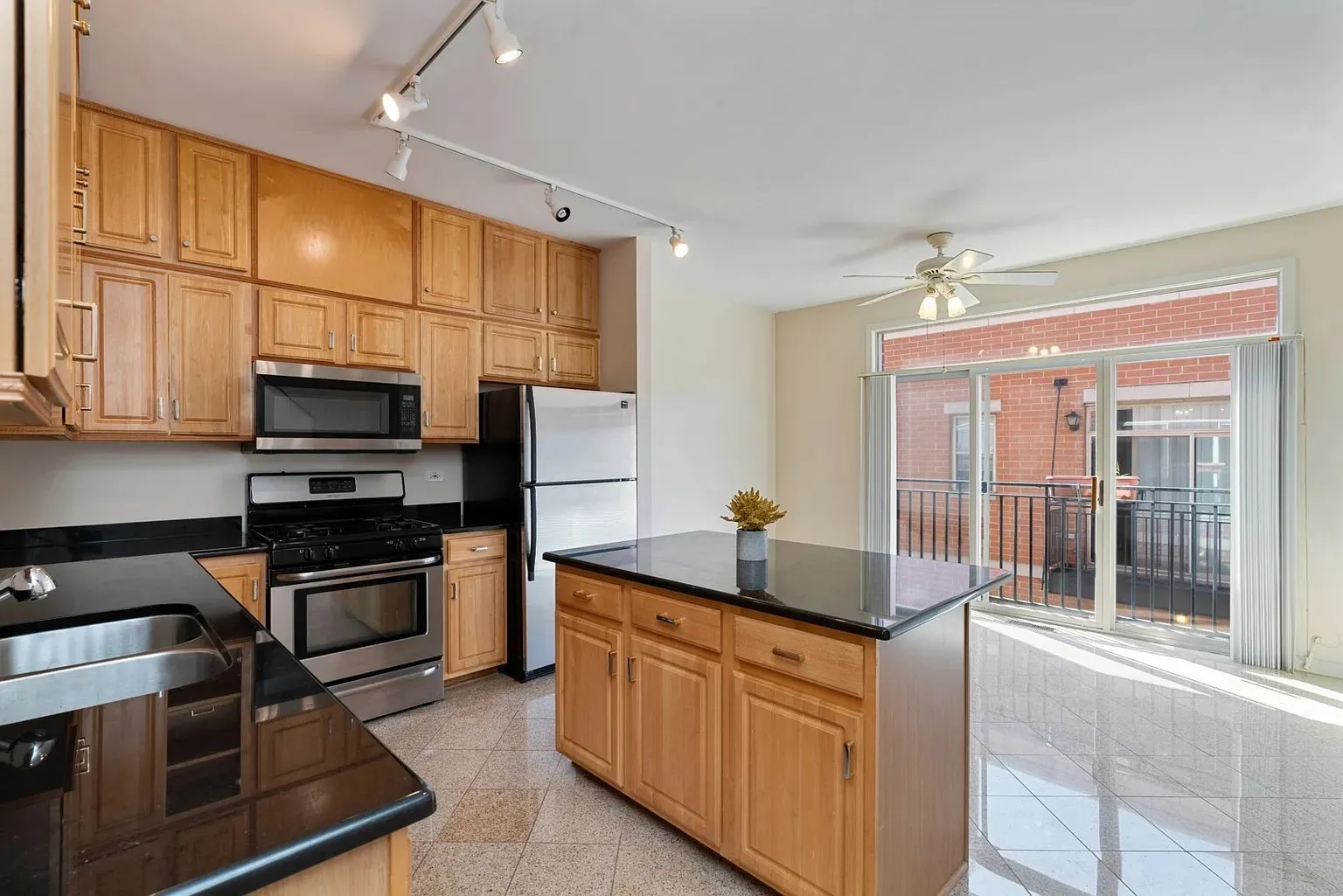 720 W Eastman Street IL
