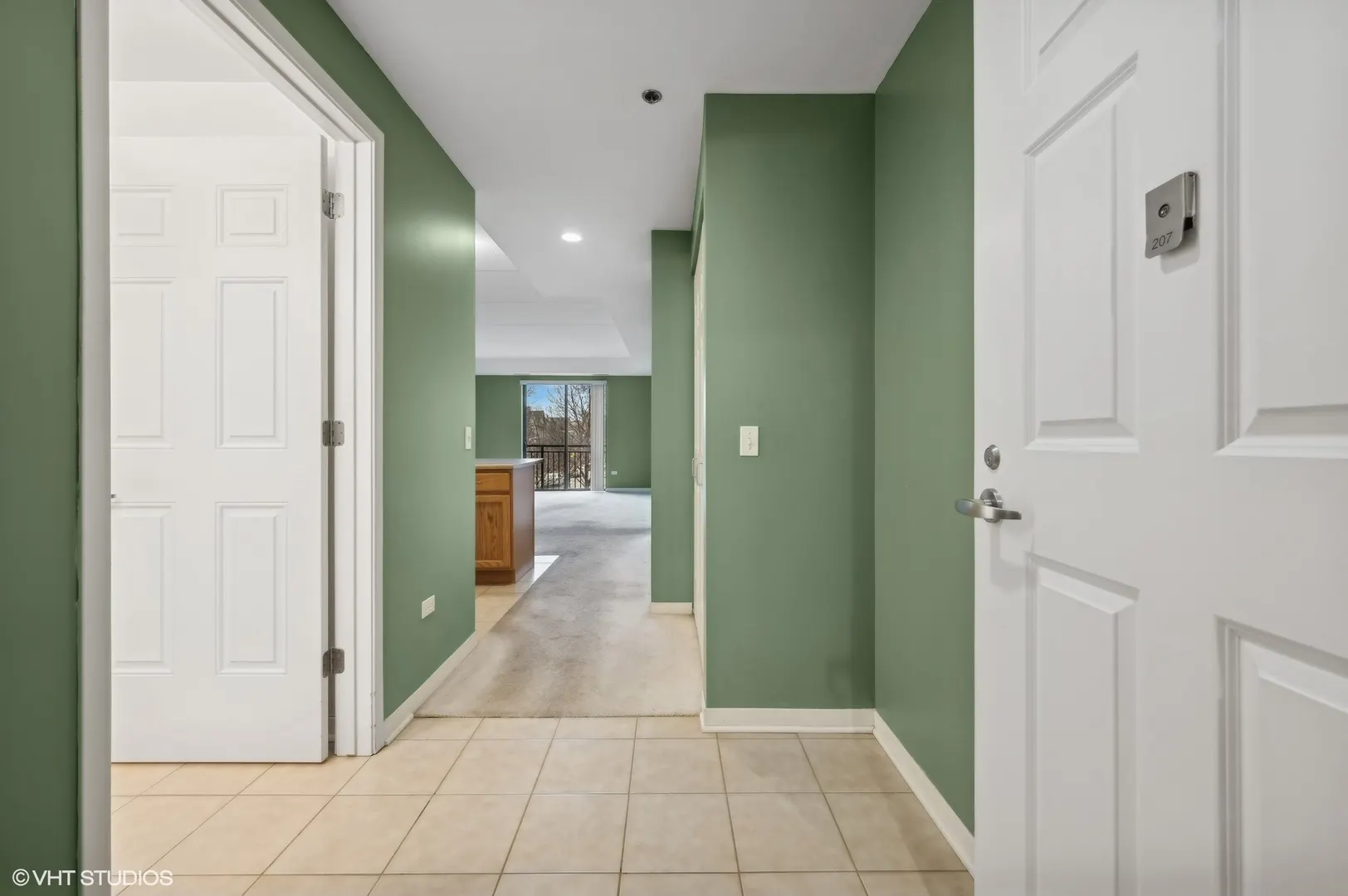 2335 W Belle Plaine Avenue 207 IL
