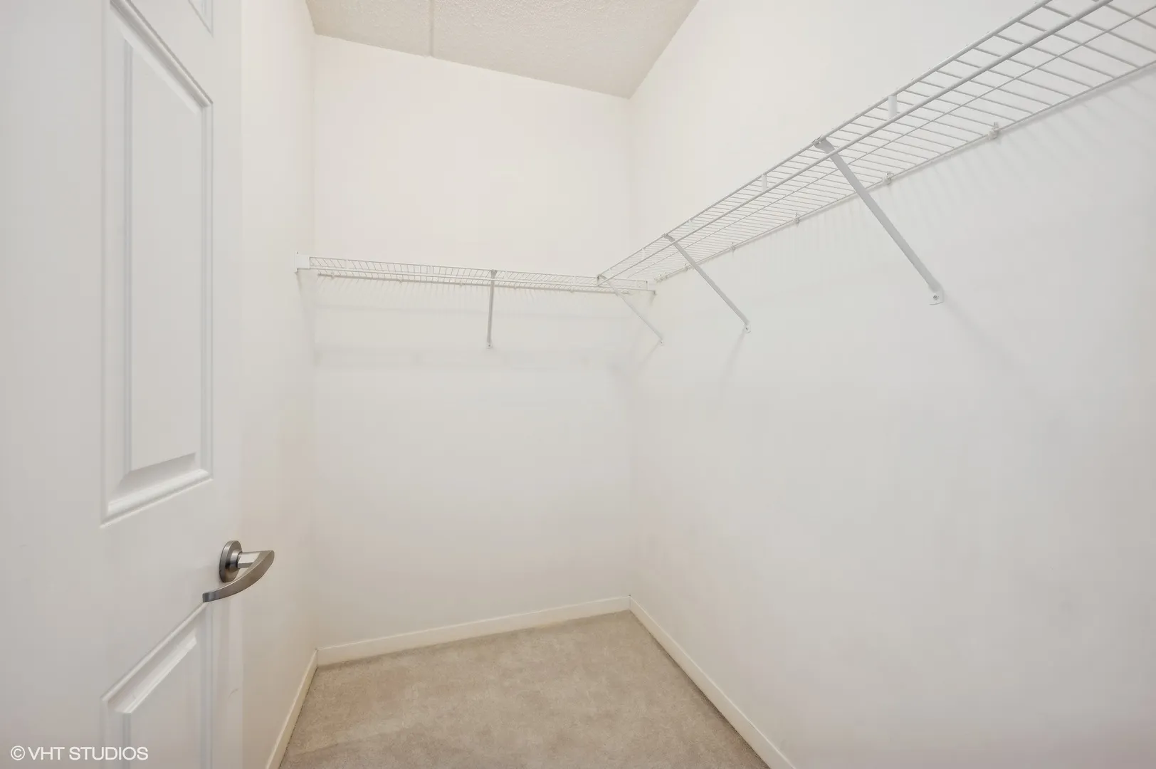 2335 W Belle Plaine Avenue 207 IL