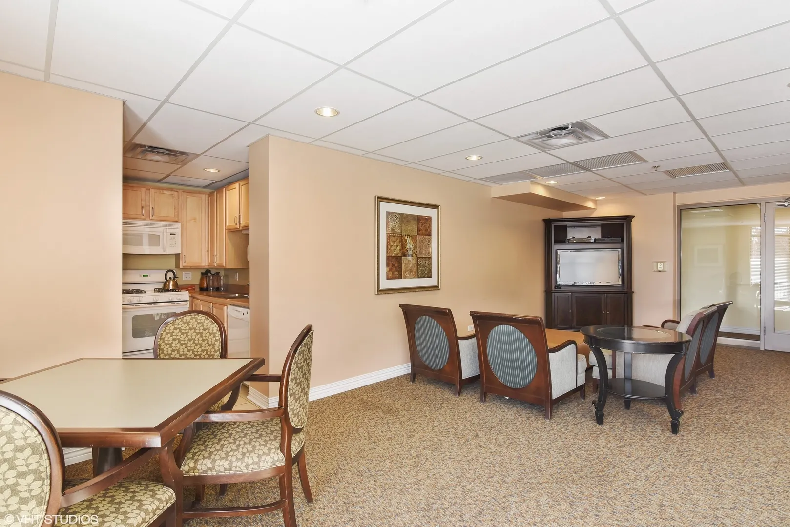 2335 W Belle Plaine Avenue 207 IL