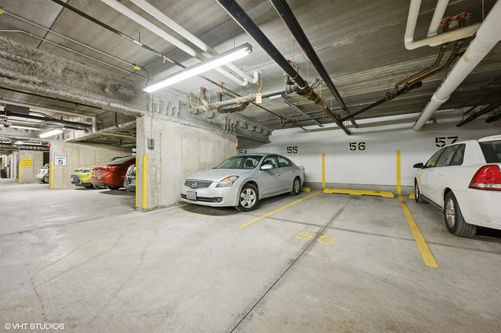 2335 W Belle Plaine Avenue 207 IL
