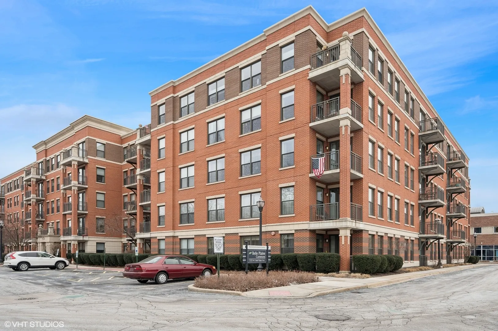 2335 W Belle Plaine Avenue 207 IL