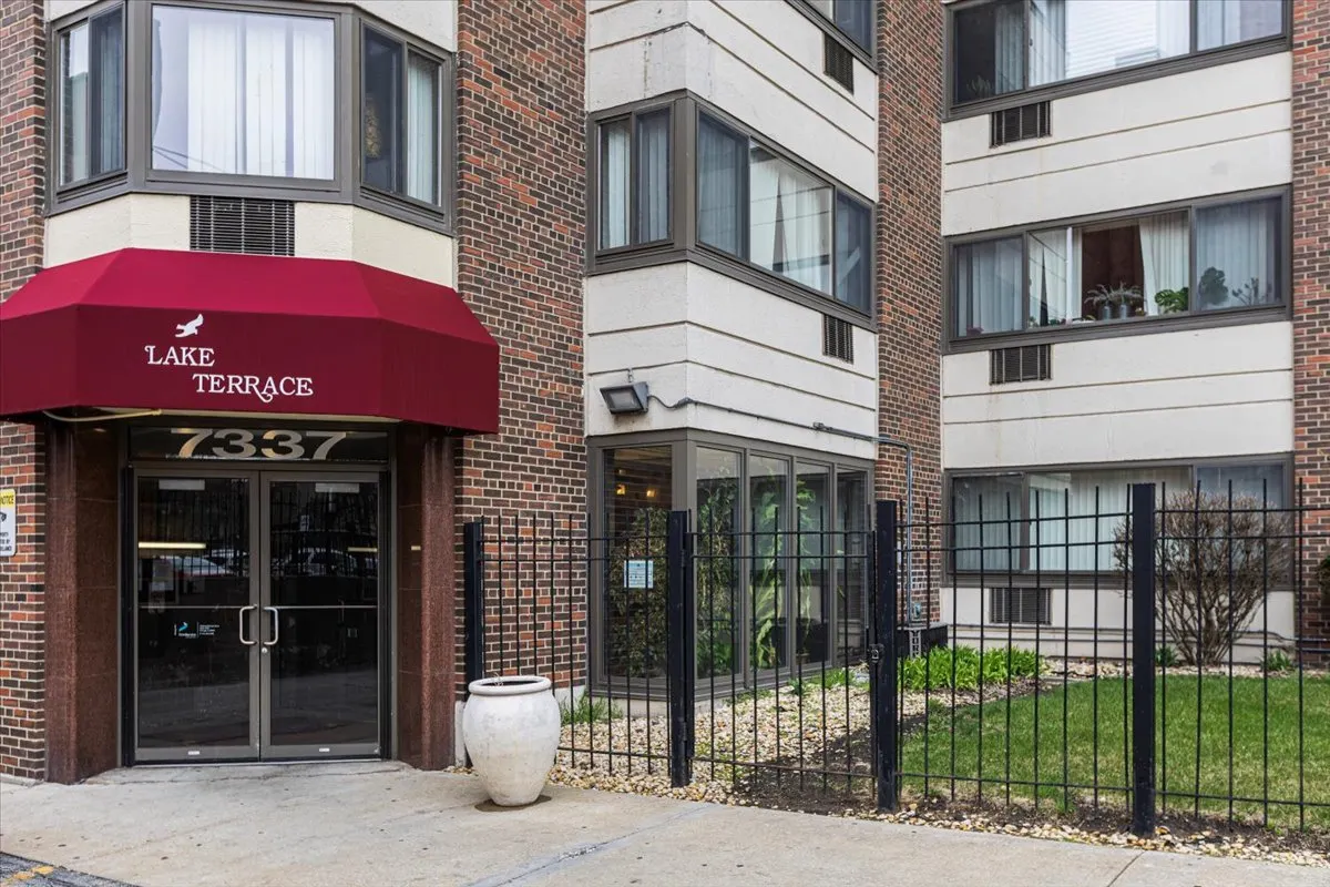 7337 S South Shore Drive 902 IL