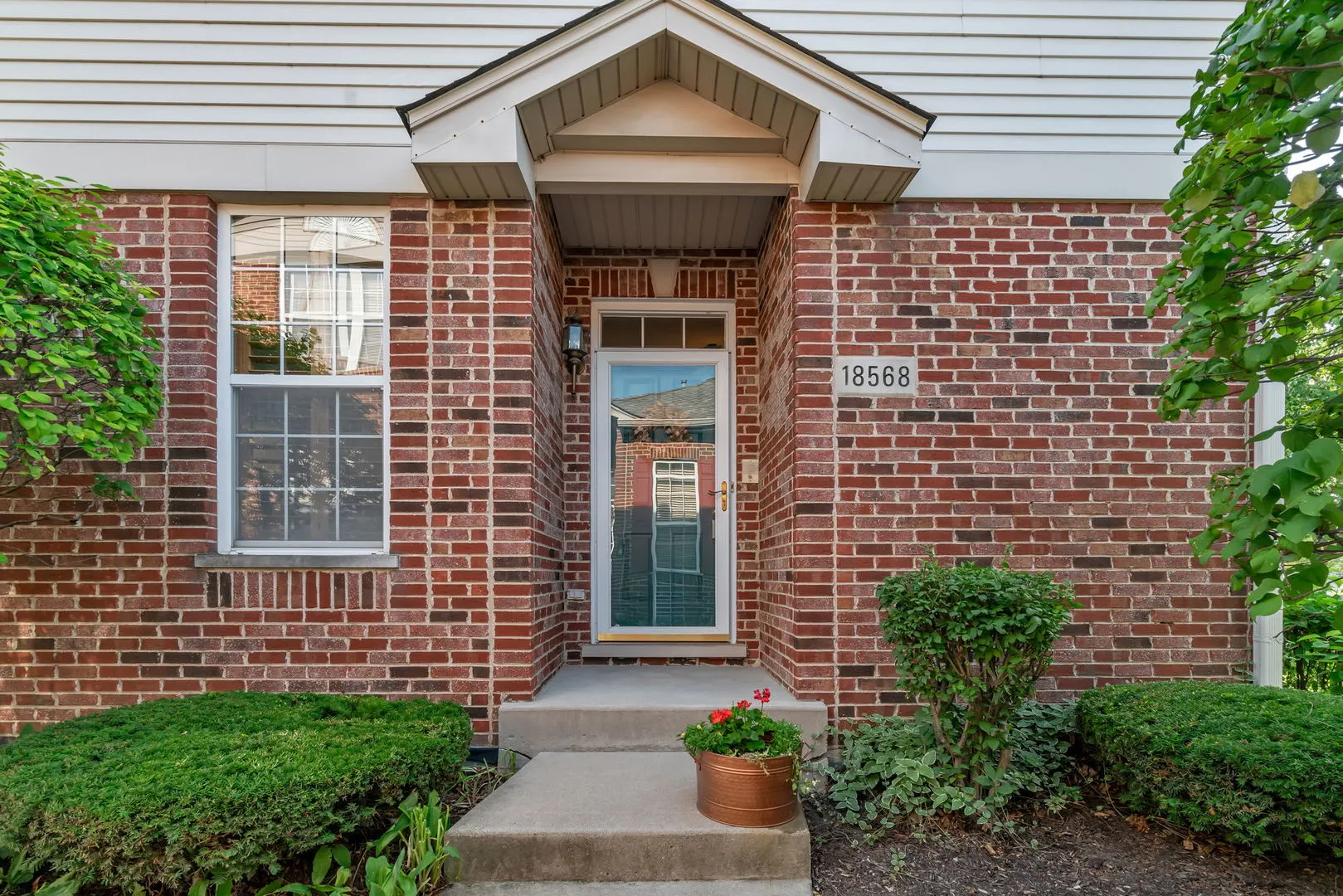 18568 W Point Drive IL