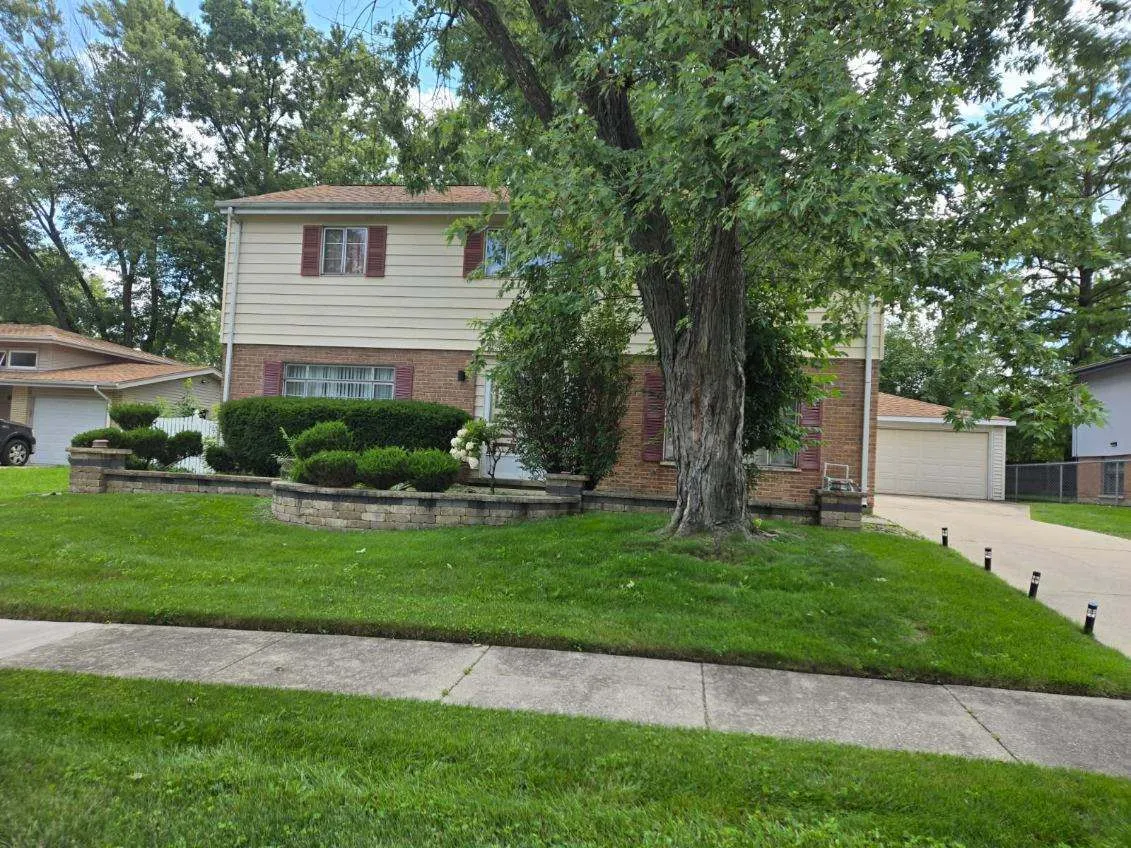 411 Seward Street IL
