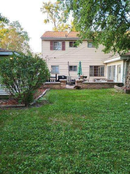 411 Seward Street IL