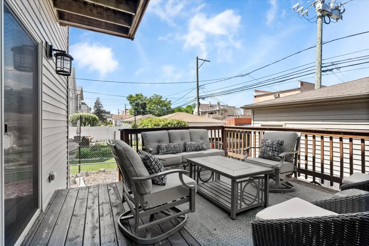 5706 W Dakin Street IL