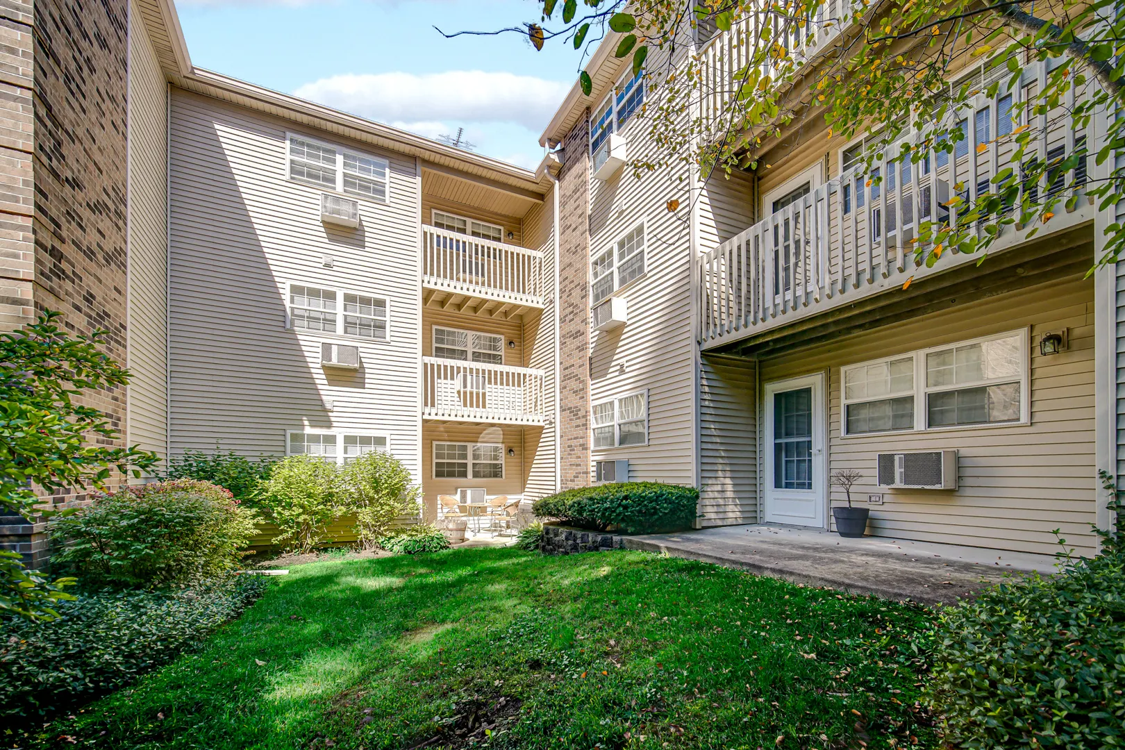 330 cunat Boulevard 3c IL