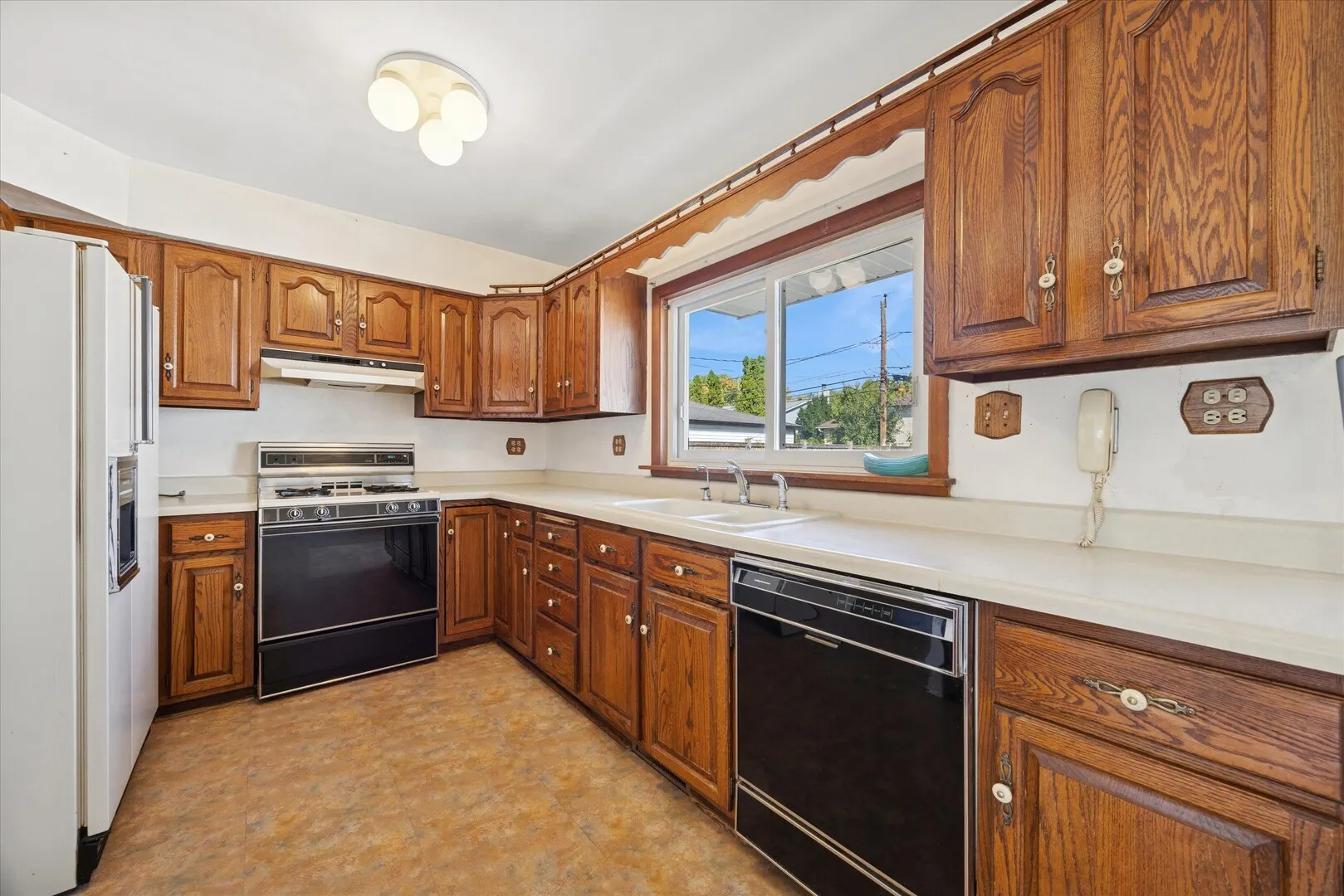 68 W Altgeld Avenue IL