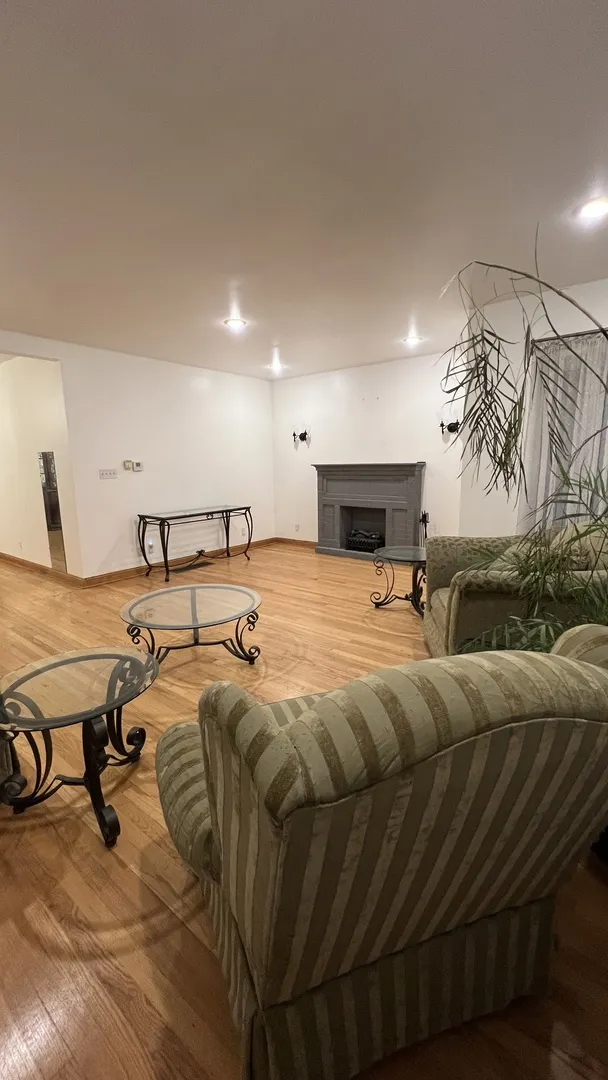 5401 W Pensacola Avenue 1 IL