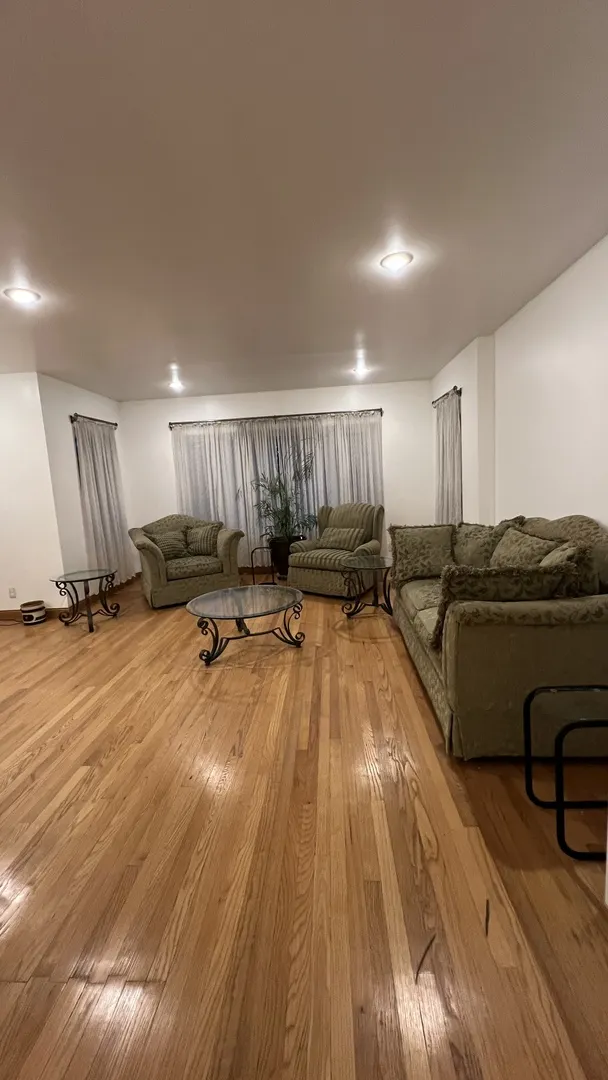 5401 W Pensacola Avenue 1 IL