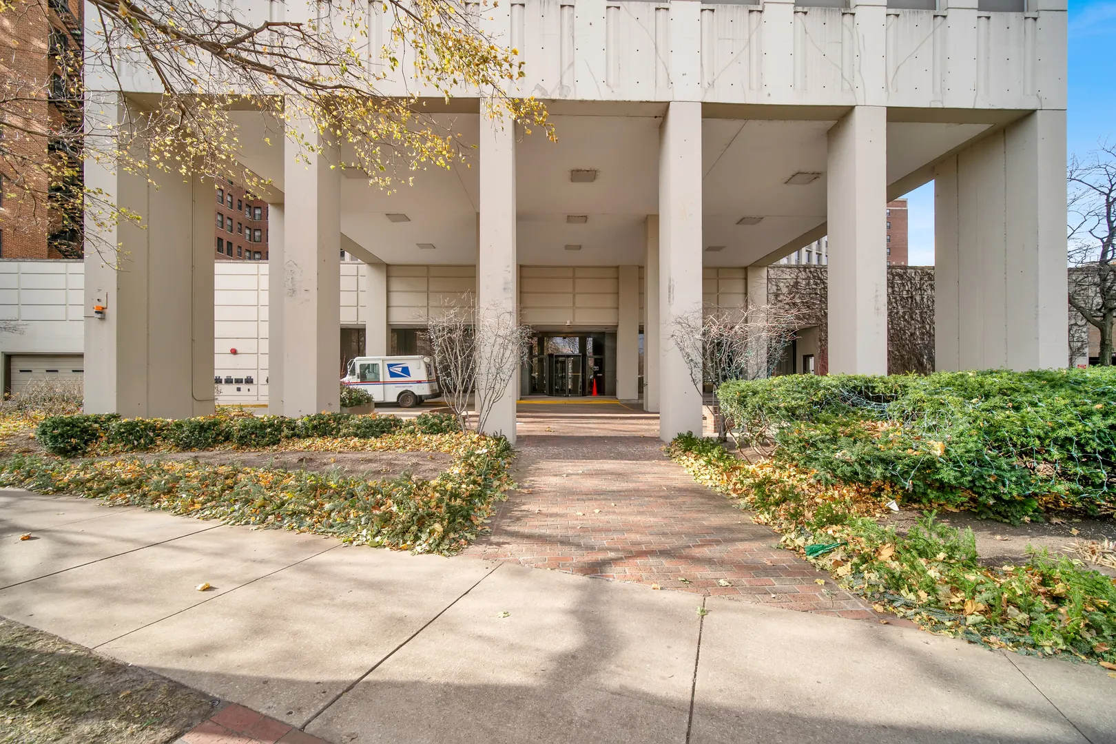 2626 N Lakeview Avenue 2703 IL