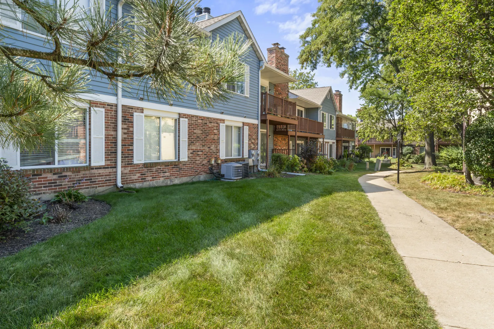 366 Pembroke Lane 5 IL