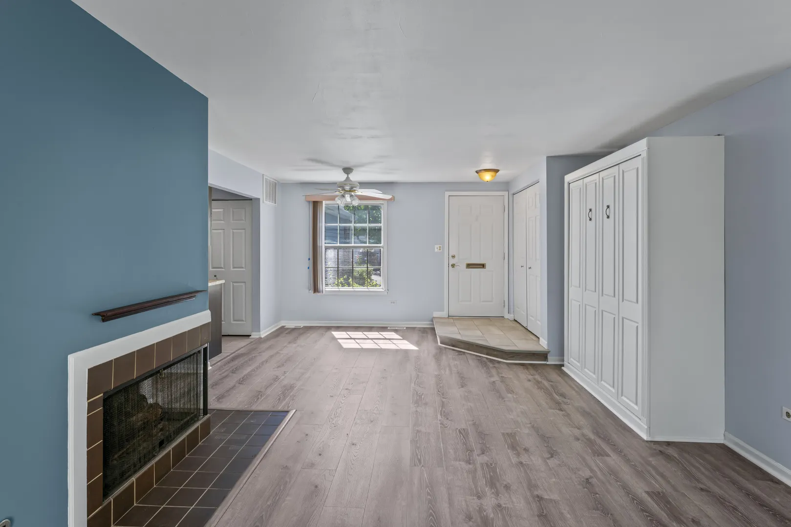 366 Pembroke Lane 5 IL