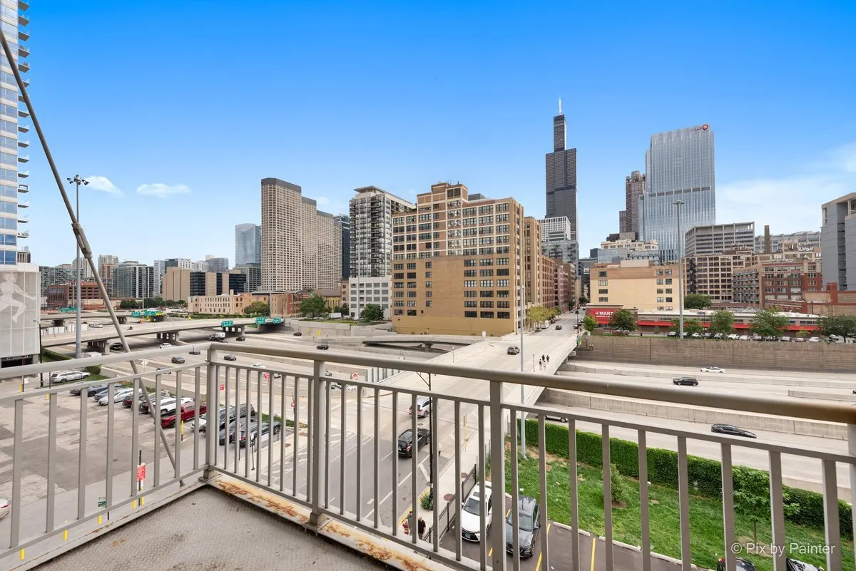 770 W Gladys Avenue 408 IL
