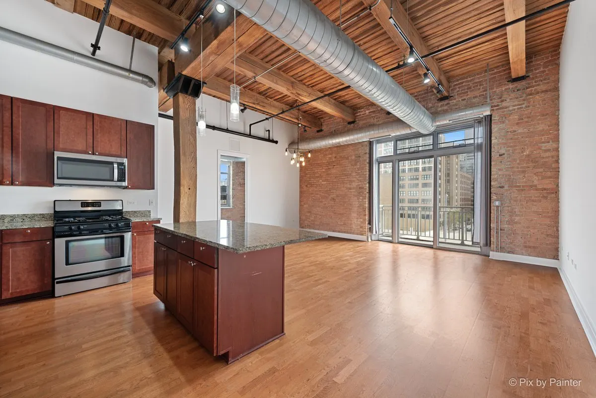 770 W Gladys Avenue 408 IL