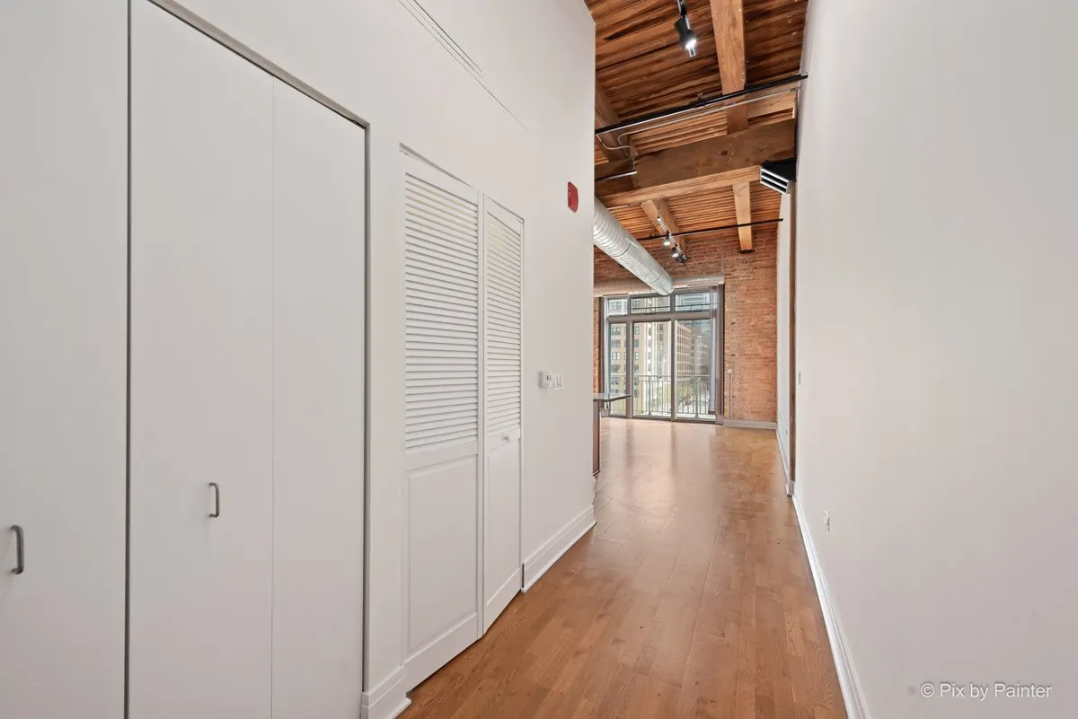 770 W Gladys Avenue 408 IL