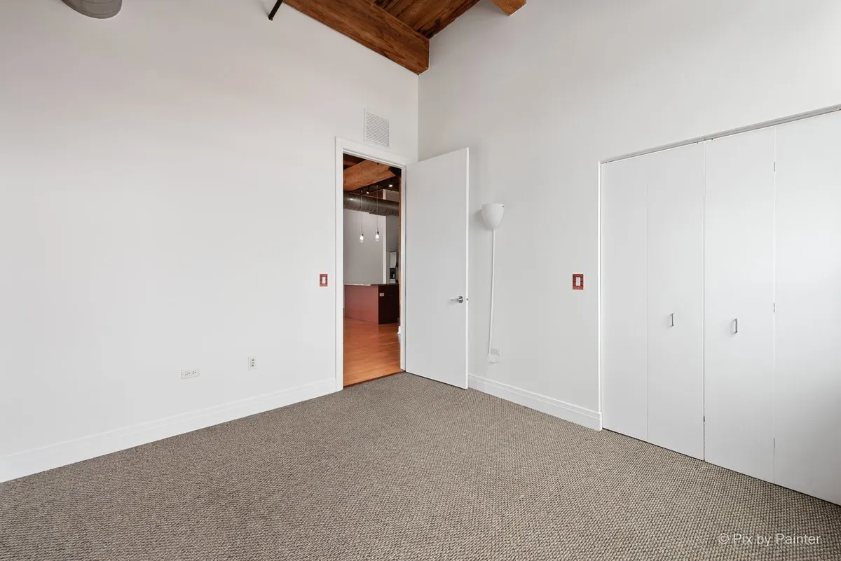 770 W Gladys Avenue 408 IL