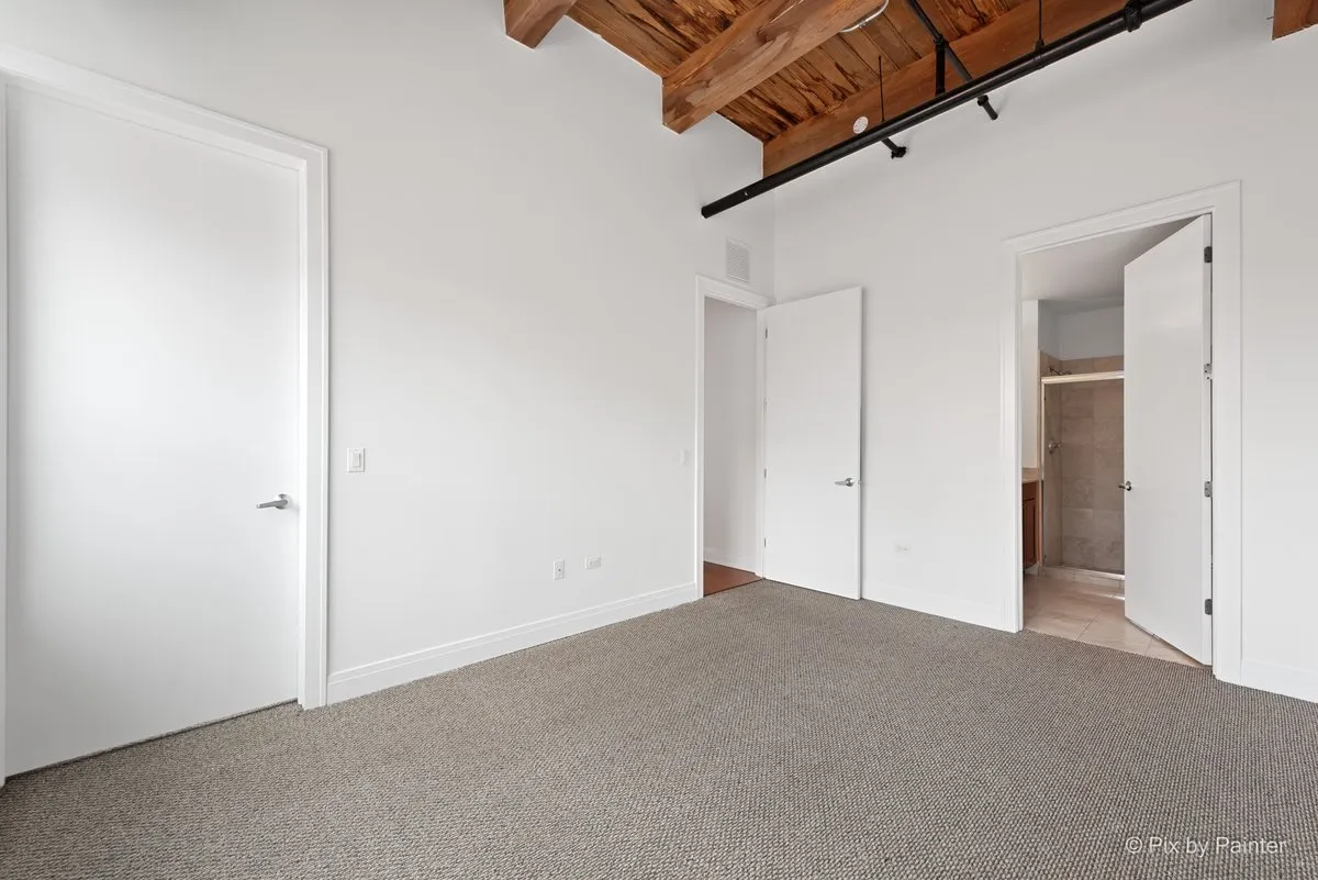 770 W Gladys Avenue 408 IL