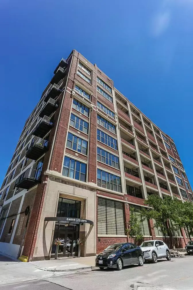 320 E 21st Street 805 IL