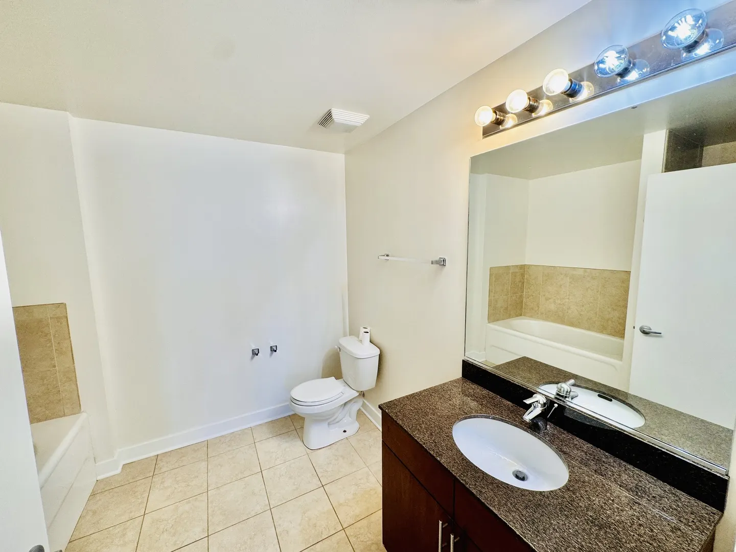 320 E 21st Street 805 IL